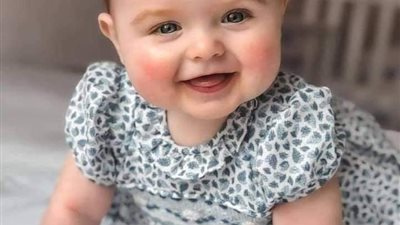 أطعمته من بقايا طعامها… فغيّرت حياة طفل وأبٍ ثري إلى الأبد